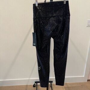 NWT WITH Peloton High Waist Leggings Black Viper Medium M